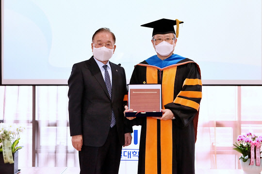 박광준 이사장과 장범식 총장.